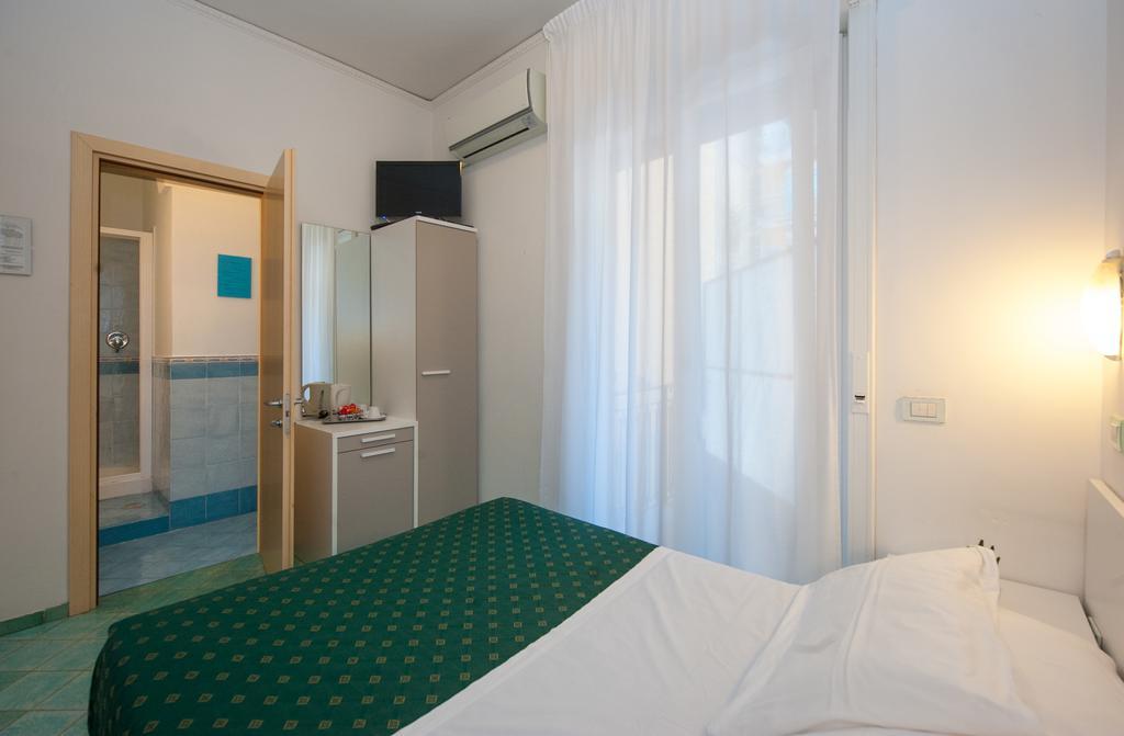 Single Room Balcony,790598730:JPEG