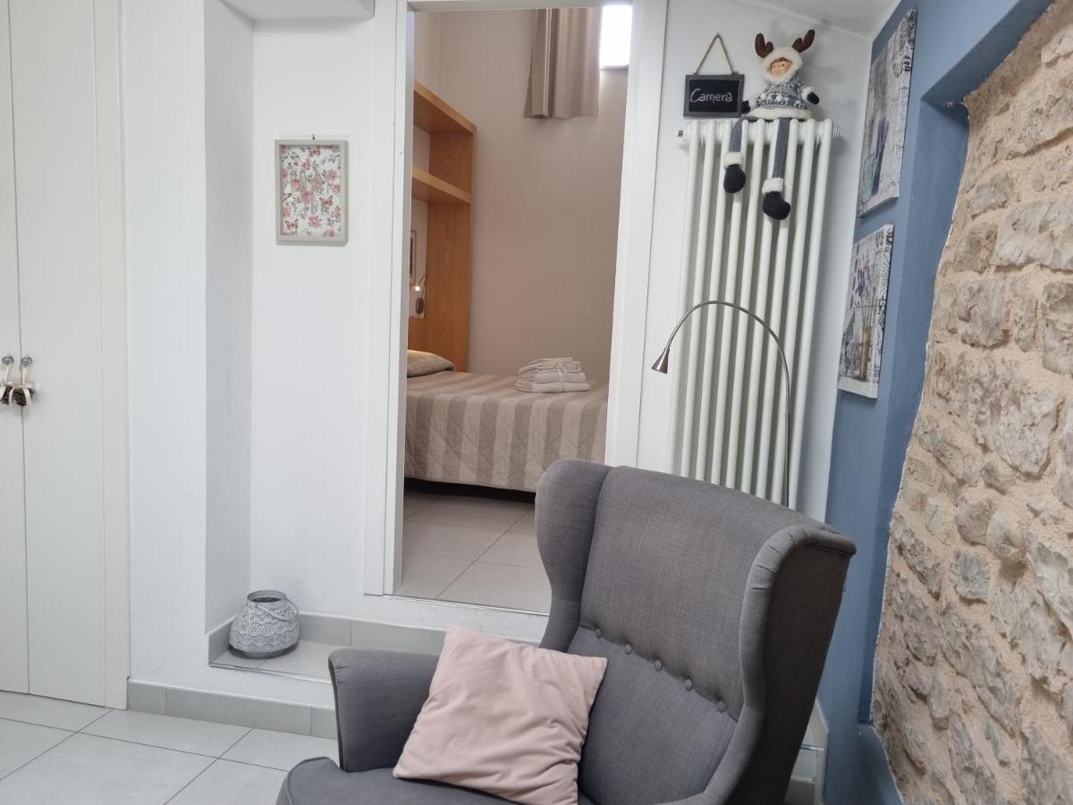 One-Bedroom Apartment-Via Borgo San Sisto II n4