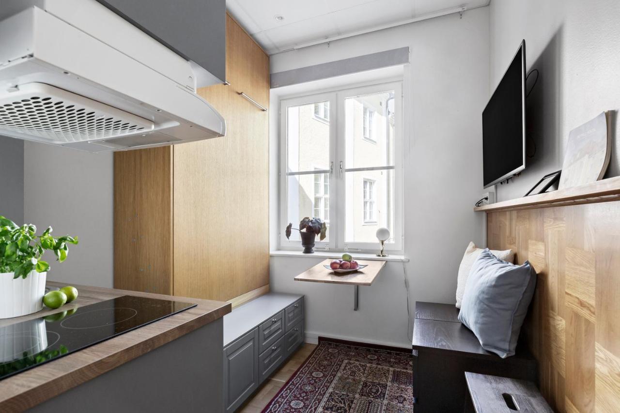 Compact Studio,1246418485:JPEG