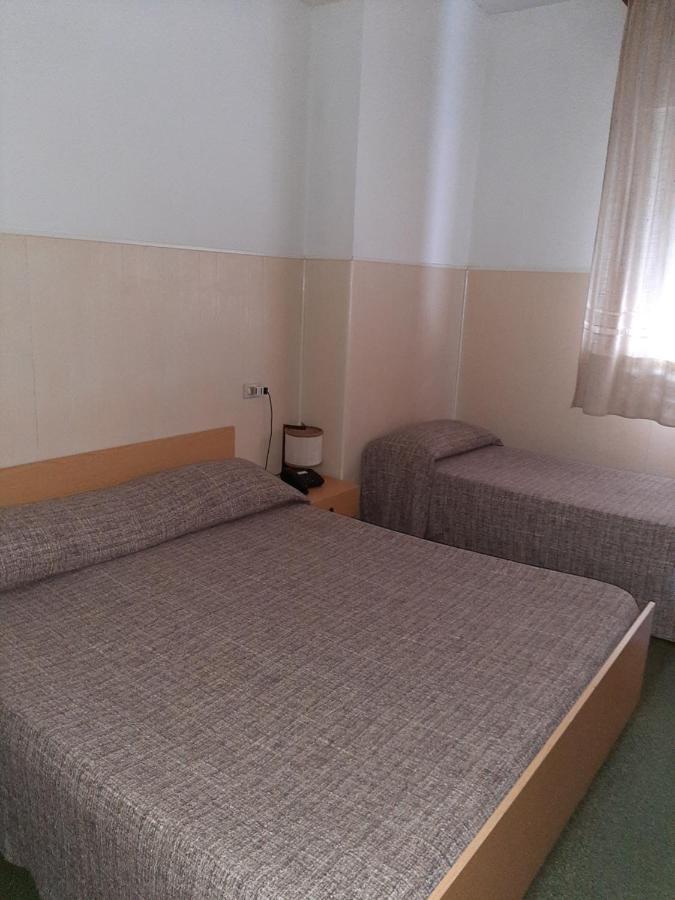 Family Room,1238460445:JPEG