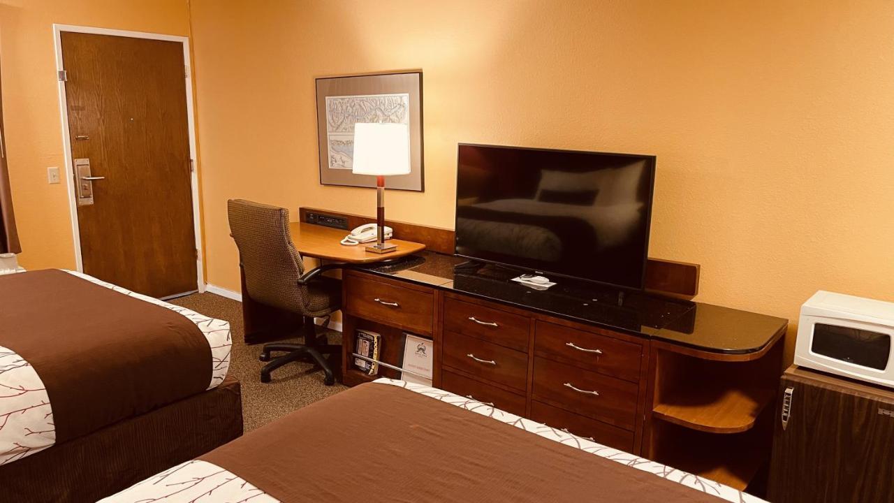 Deluxe Queen Room Two Queen Beds