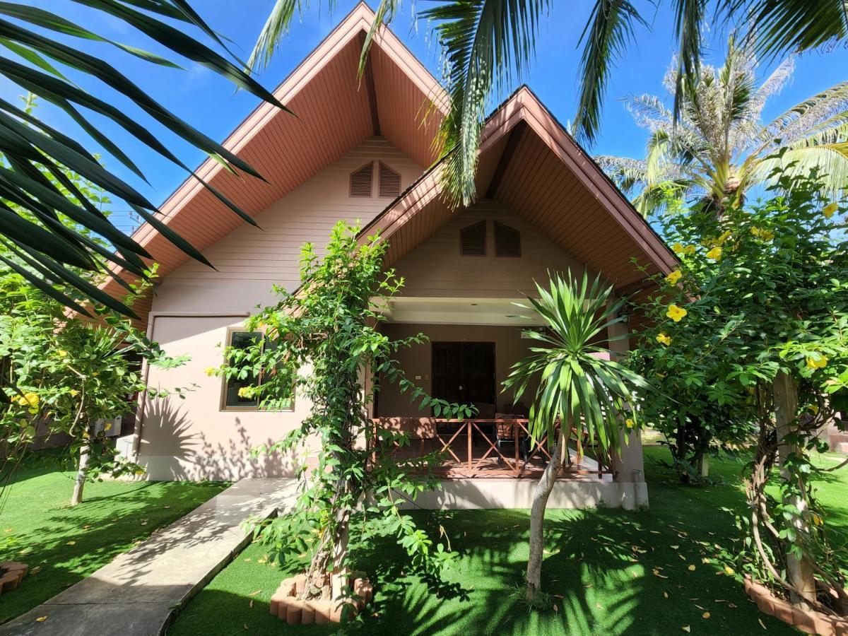 Two-Bedroom Bungalow no connecting door