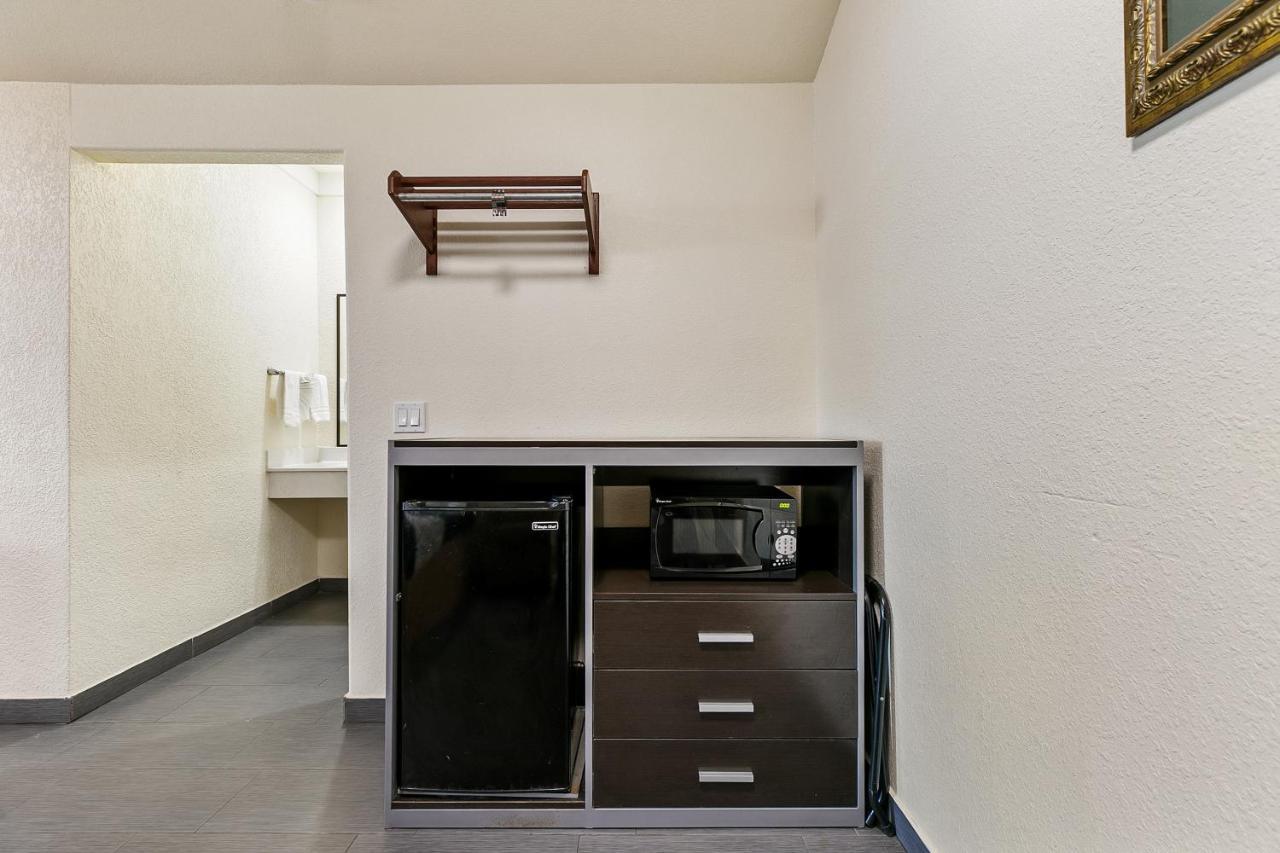 Double King Family Room