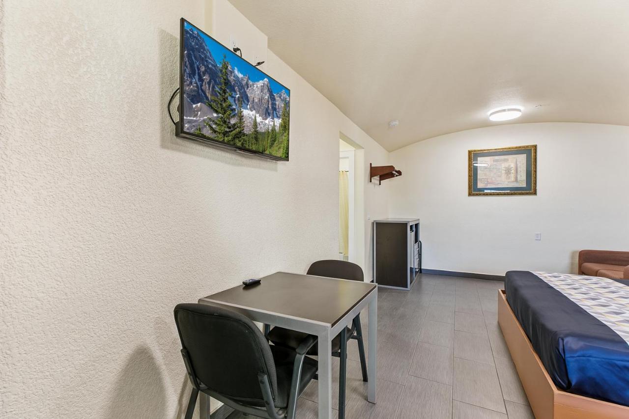 Double King Family Room