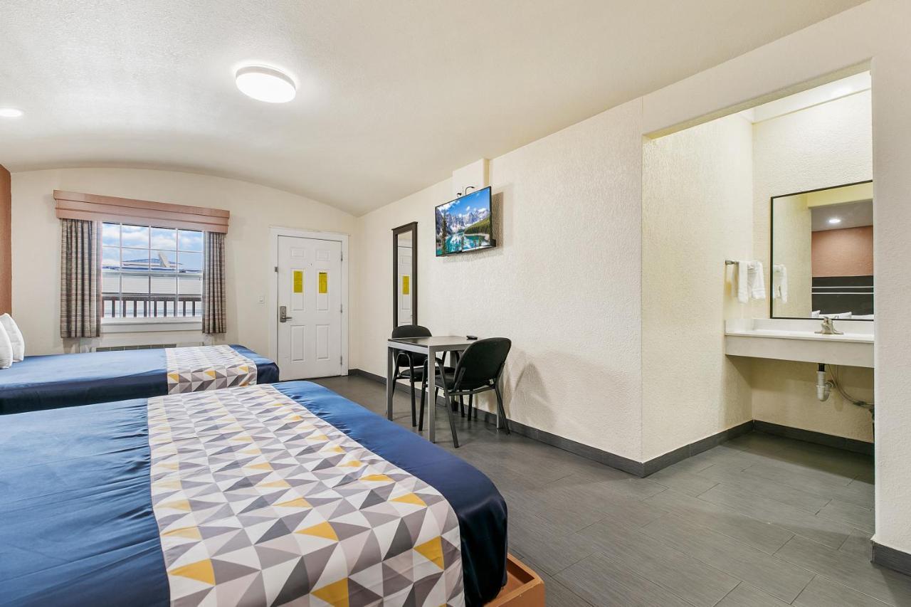 Double King Family Room