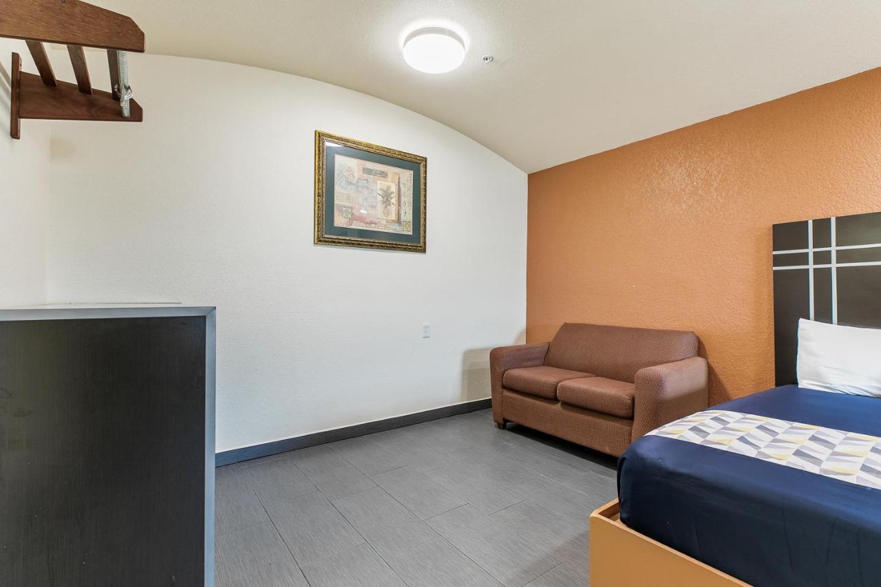 Double King Family Room