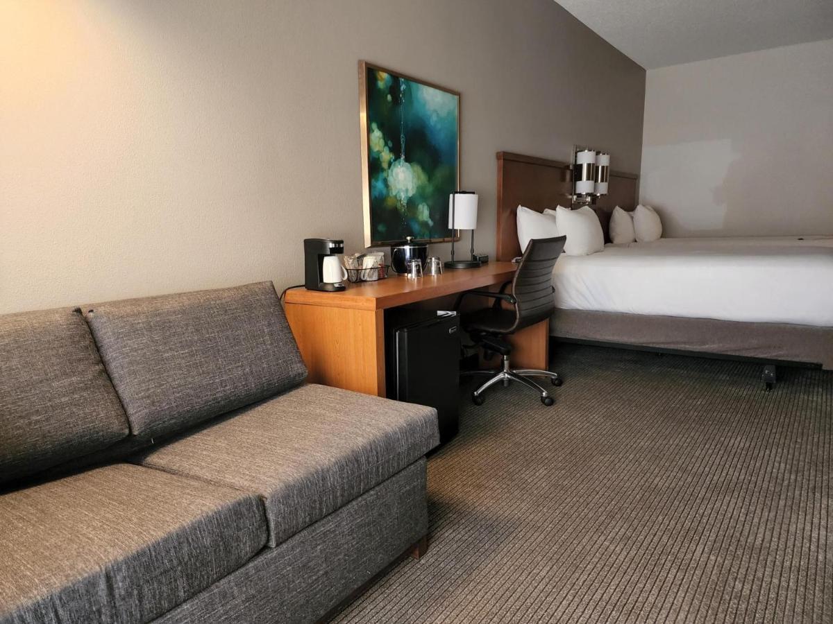Double Room with Two Double Beds, View and Tub - Disability Access