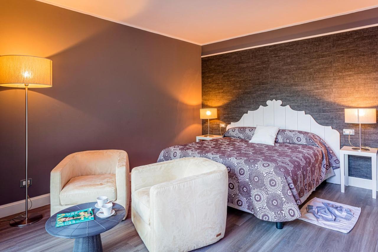 Deluxe Double or Twin Room Lake View