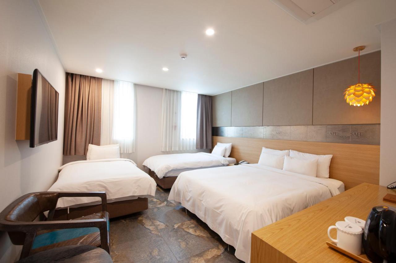 Deluxe Triple Room