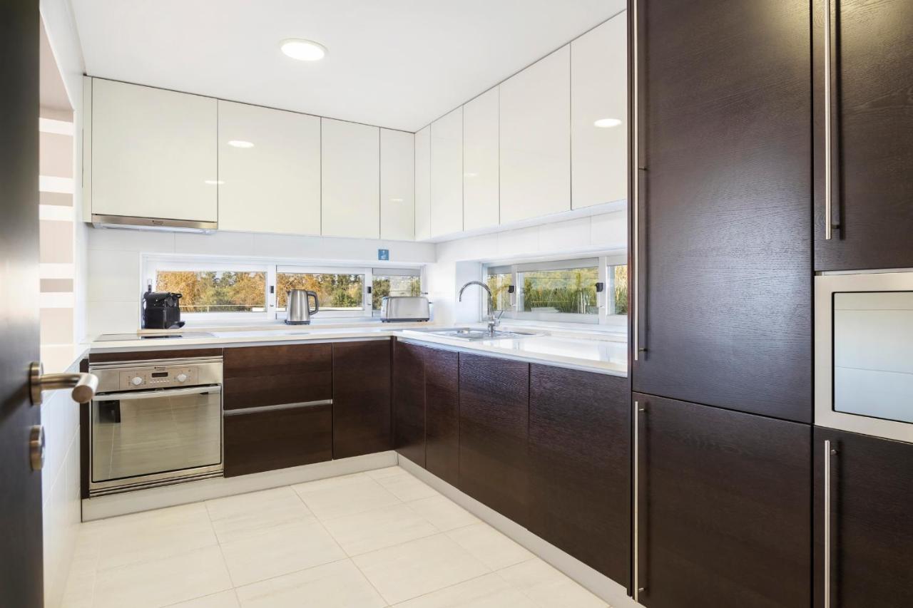Deluxe One-Bedroom Apartment