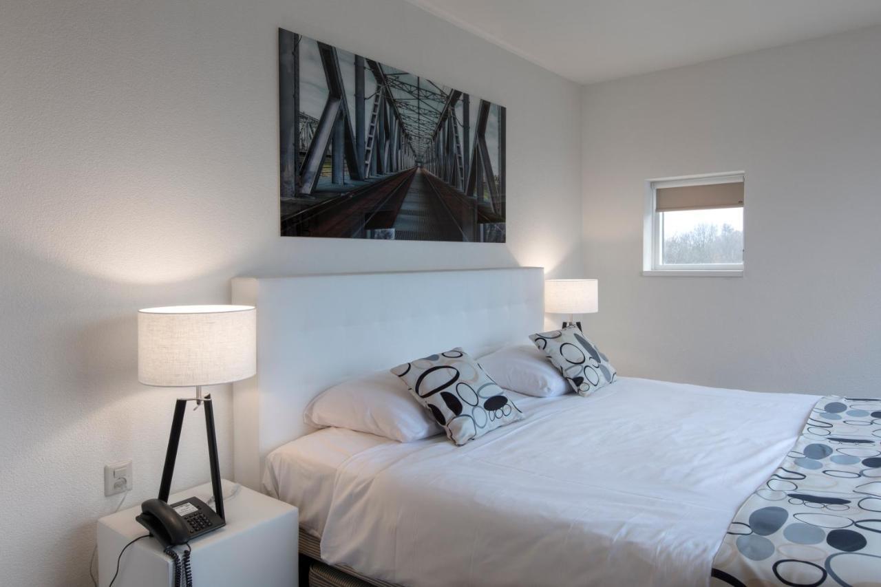 Executive Suite,1251626851:JPEG