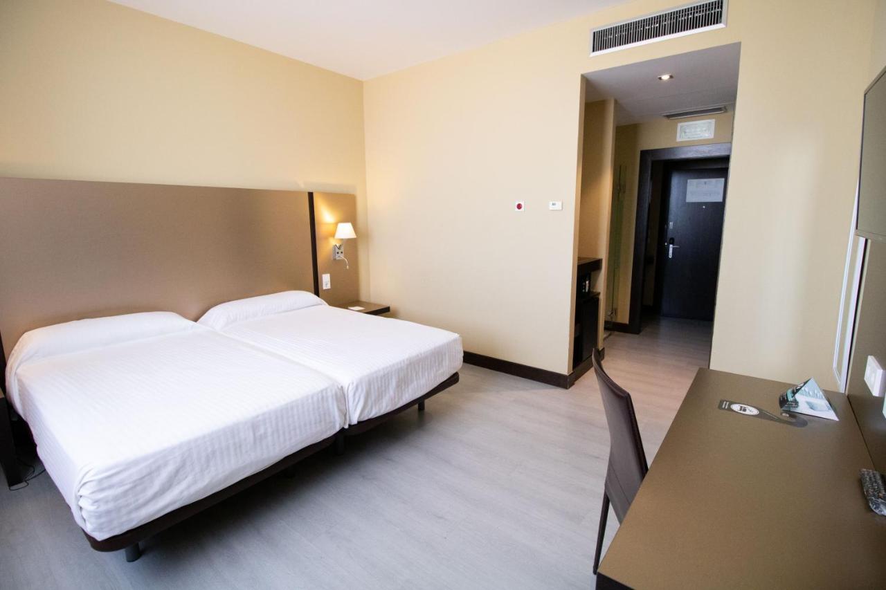 Standard Twin Room,1251626626:JPEG