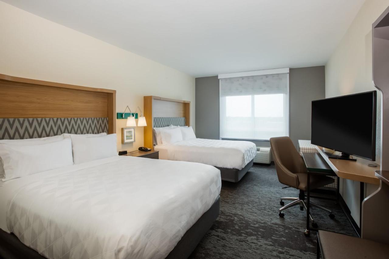 Standard Room Two Queen Beds Communications Accessible Tub