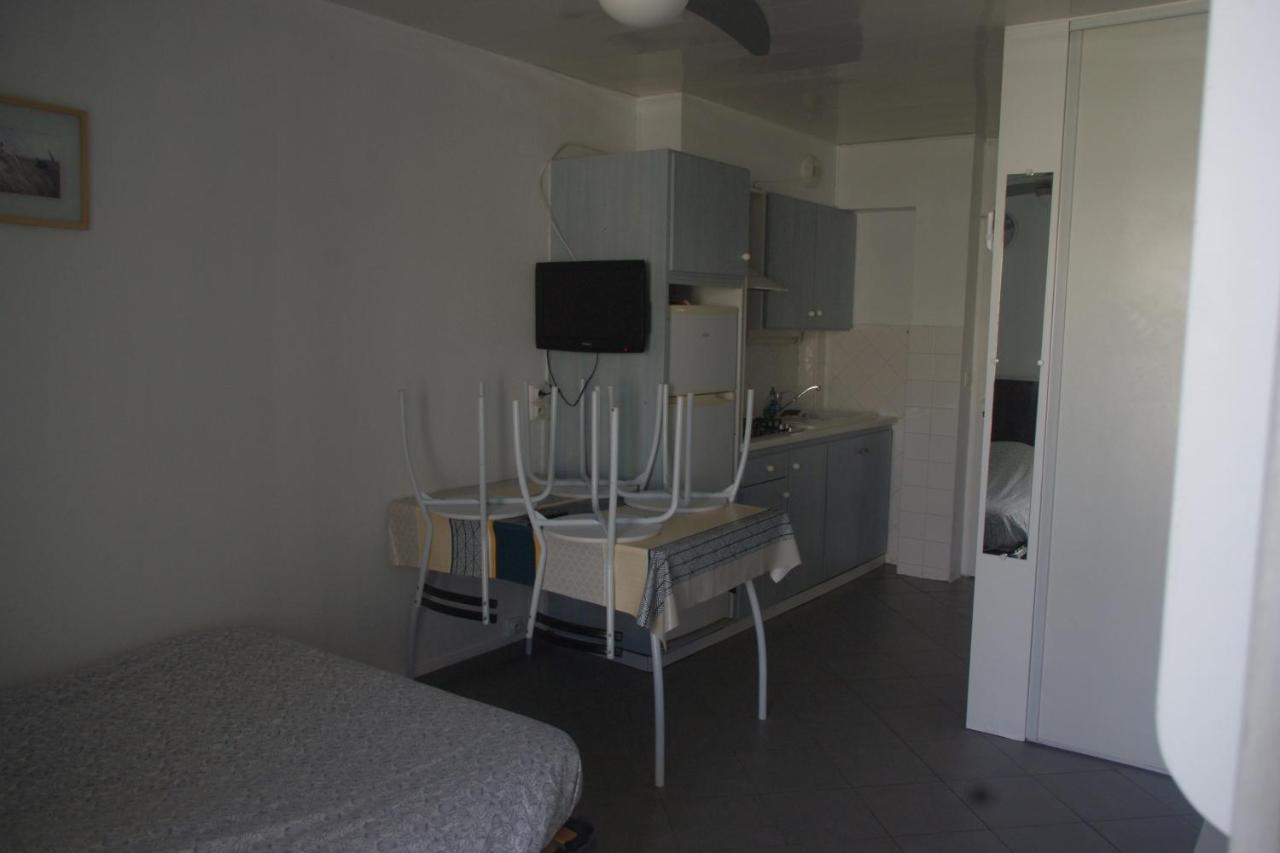Studio with Garden View,42253927:JPEG