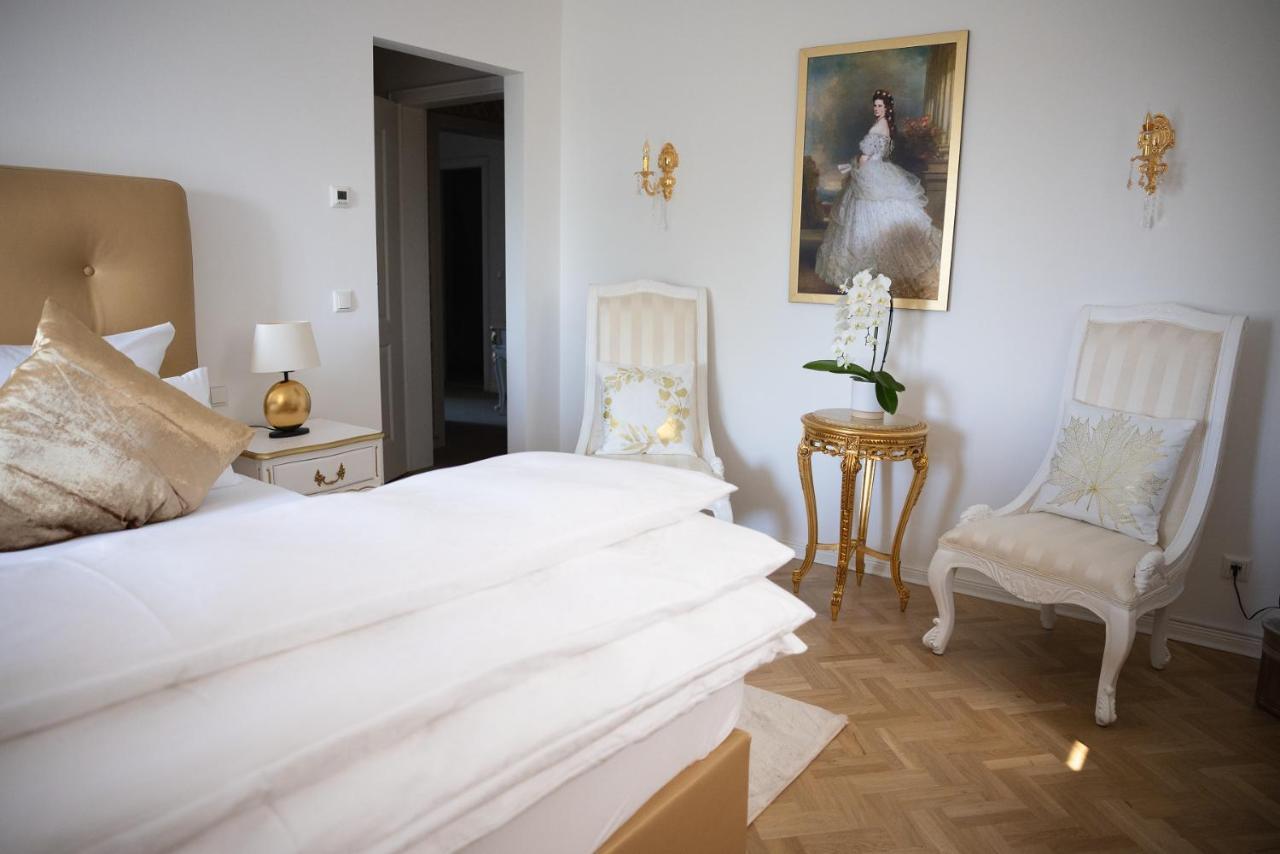 Suite Castle,1251826510:JPEG
