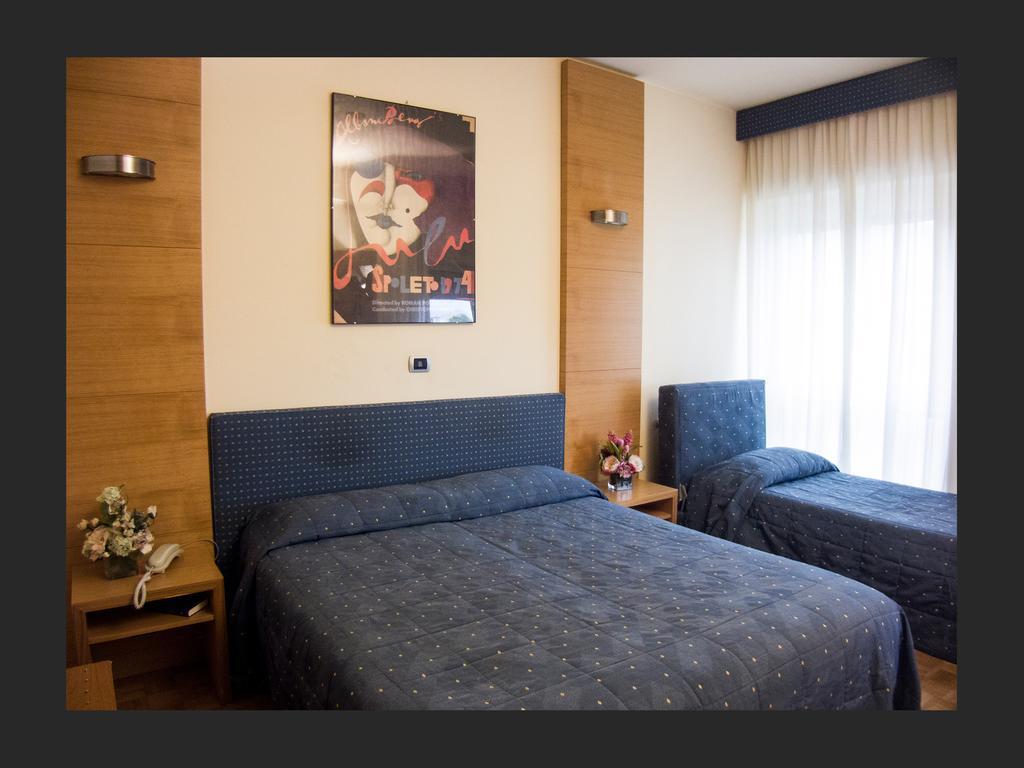 Double or Twin Room,728412589:JPEG