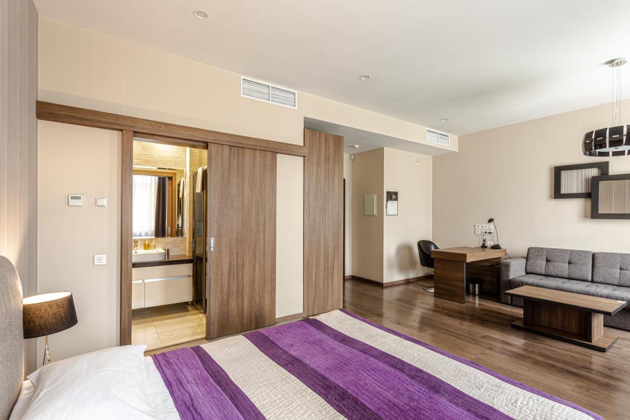 Standard Double Room Shower