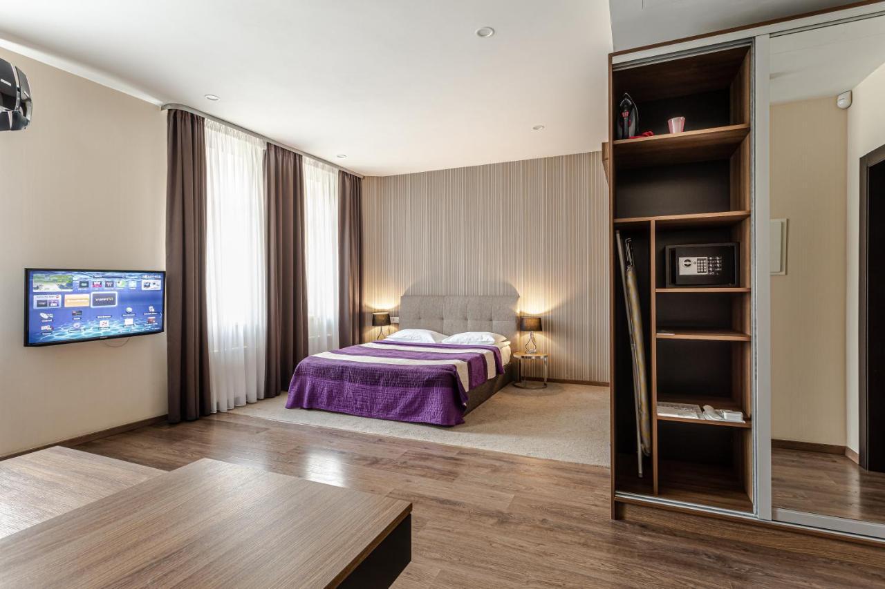 Standard Double Room Shower