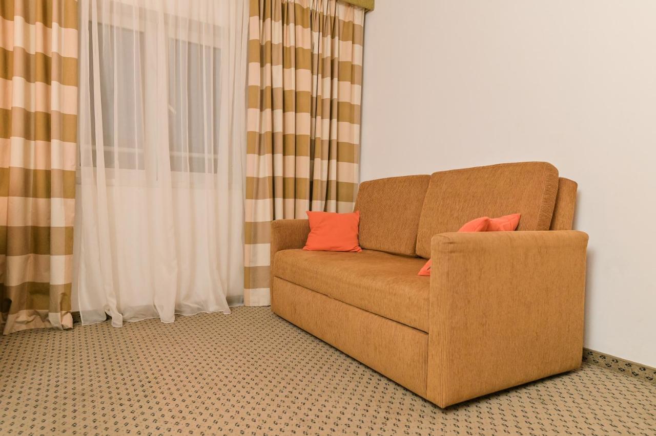 Family Room,1253338057:JPEG