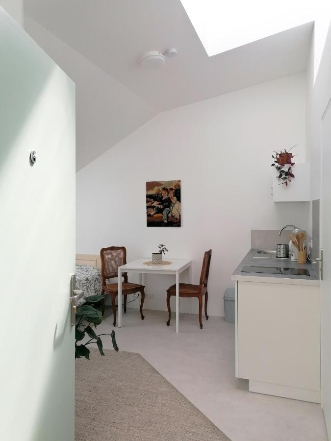 Standard Studio,1253506240:JPEG
