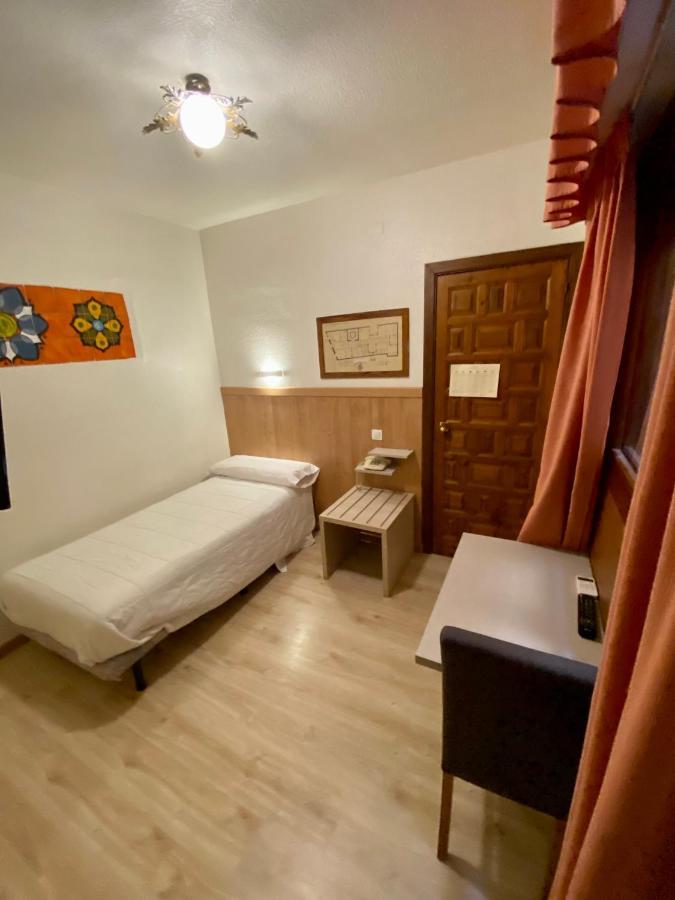 Single Room,1260580132:JPEG