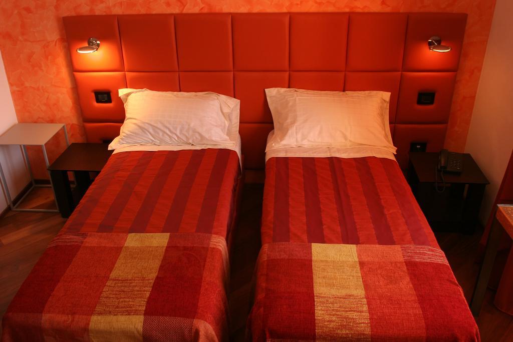 Double or Twin Room Sea View
