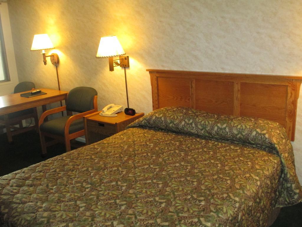 Family Room,682485267:JPEG