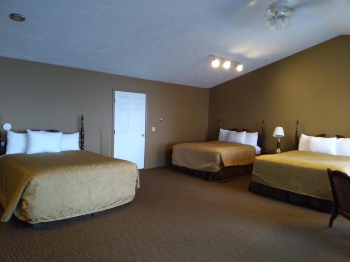 Family Room Lake View