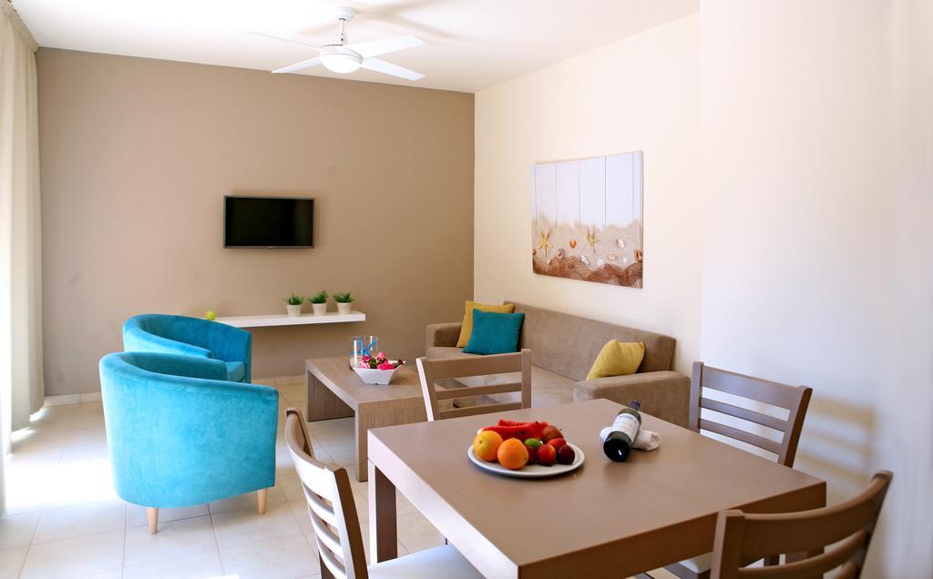 One-Bedroom Suite,125708703:JPEG