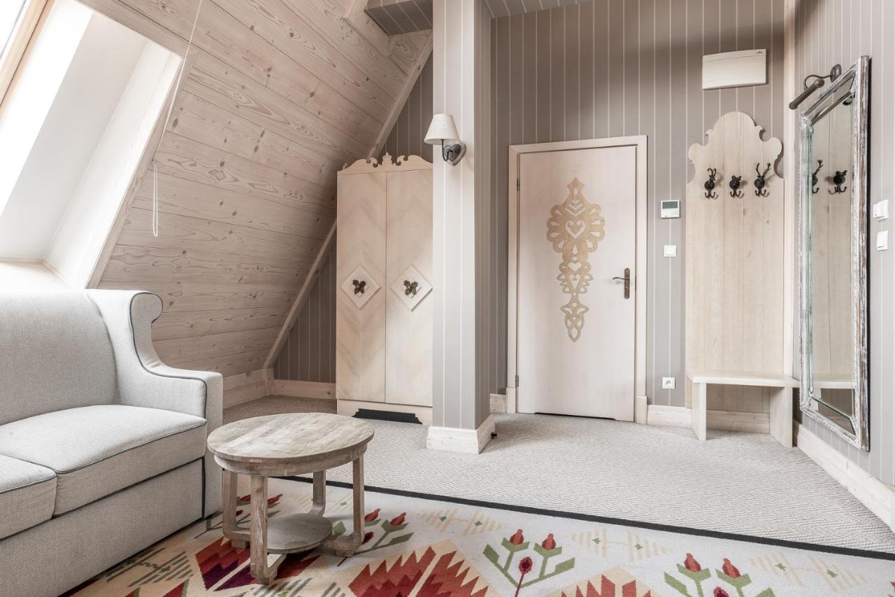 Aries Suite
