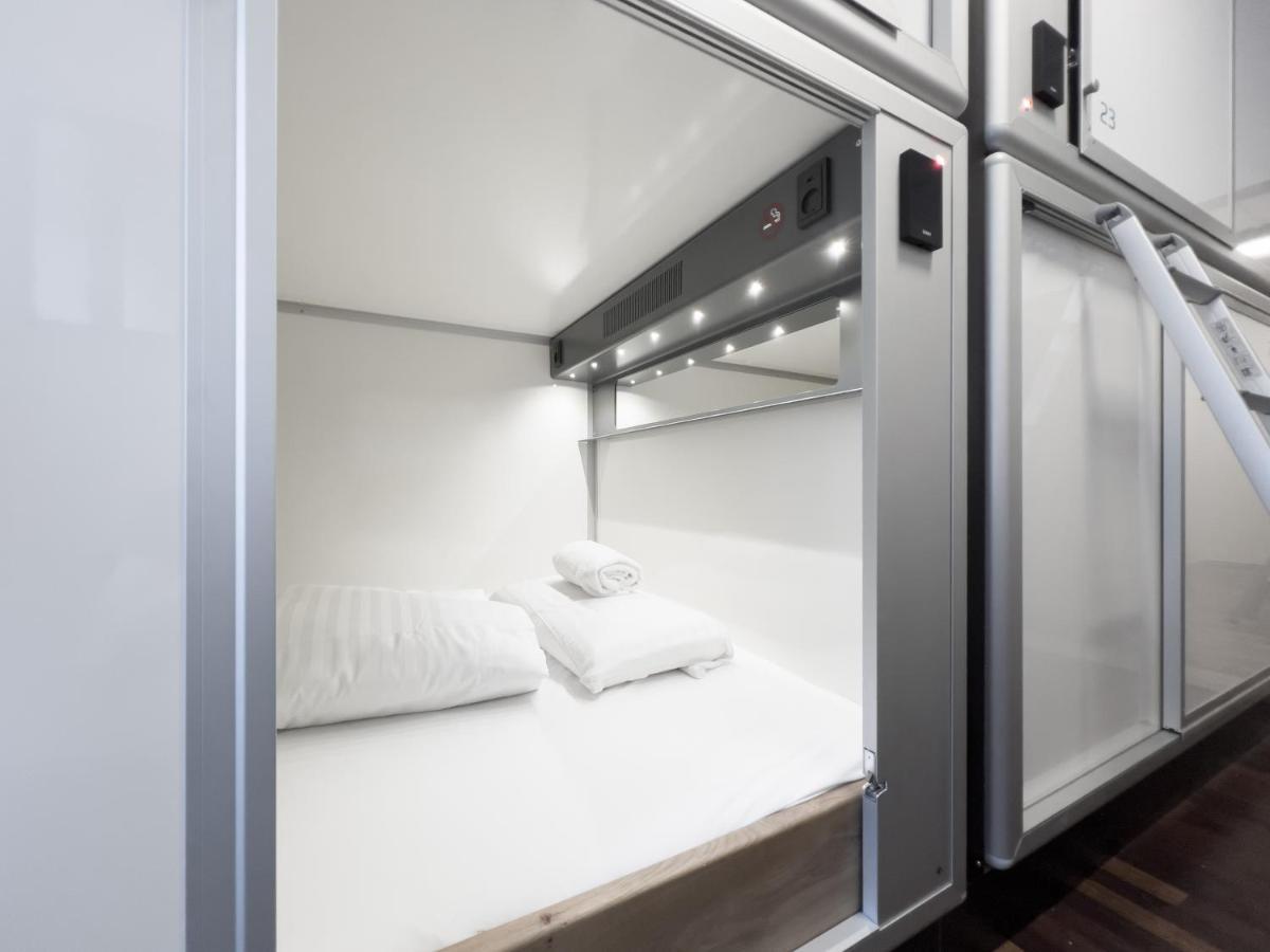 Private Capsule 8 Capsule Room