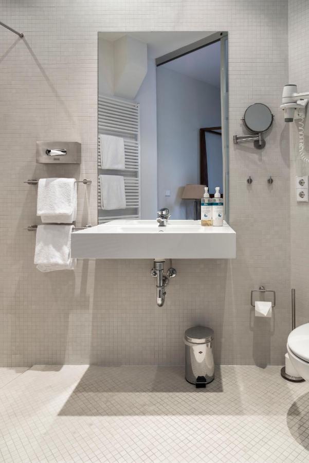 Medium Room