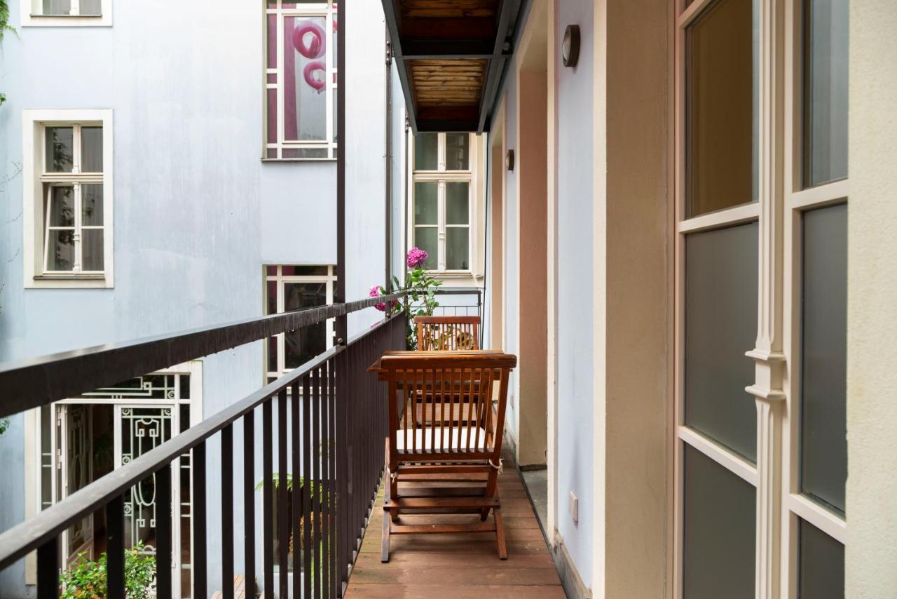 Großes Studio mit Küchenzeile, Balkon und Schlafsofa