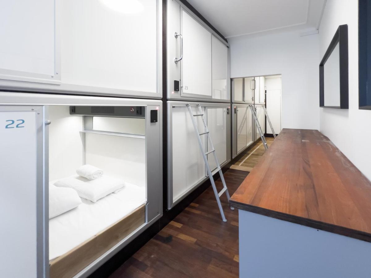 Private Capsule 8 Capsule Room