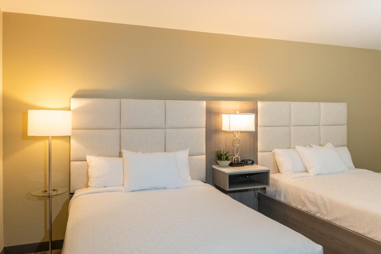 Standard Queen Room