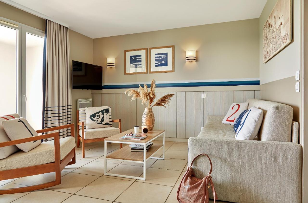 One-Bedroom Apartment Sleeping Alcove Terrace or Balcony Open Sea View Seafront