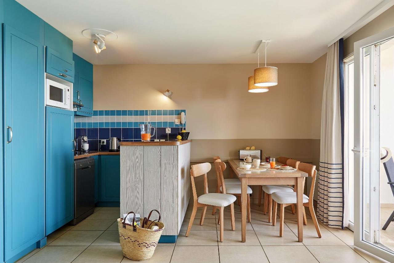 One-Bedroom Apartment Sleeping Alcove Terrace or Balcony Open Sea View Seafront