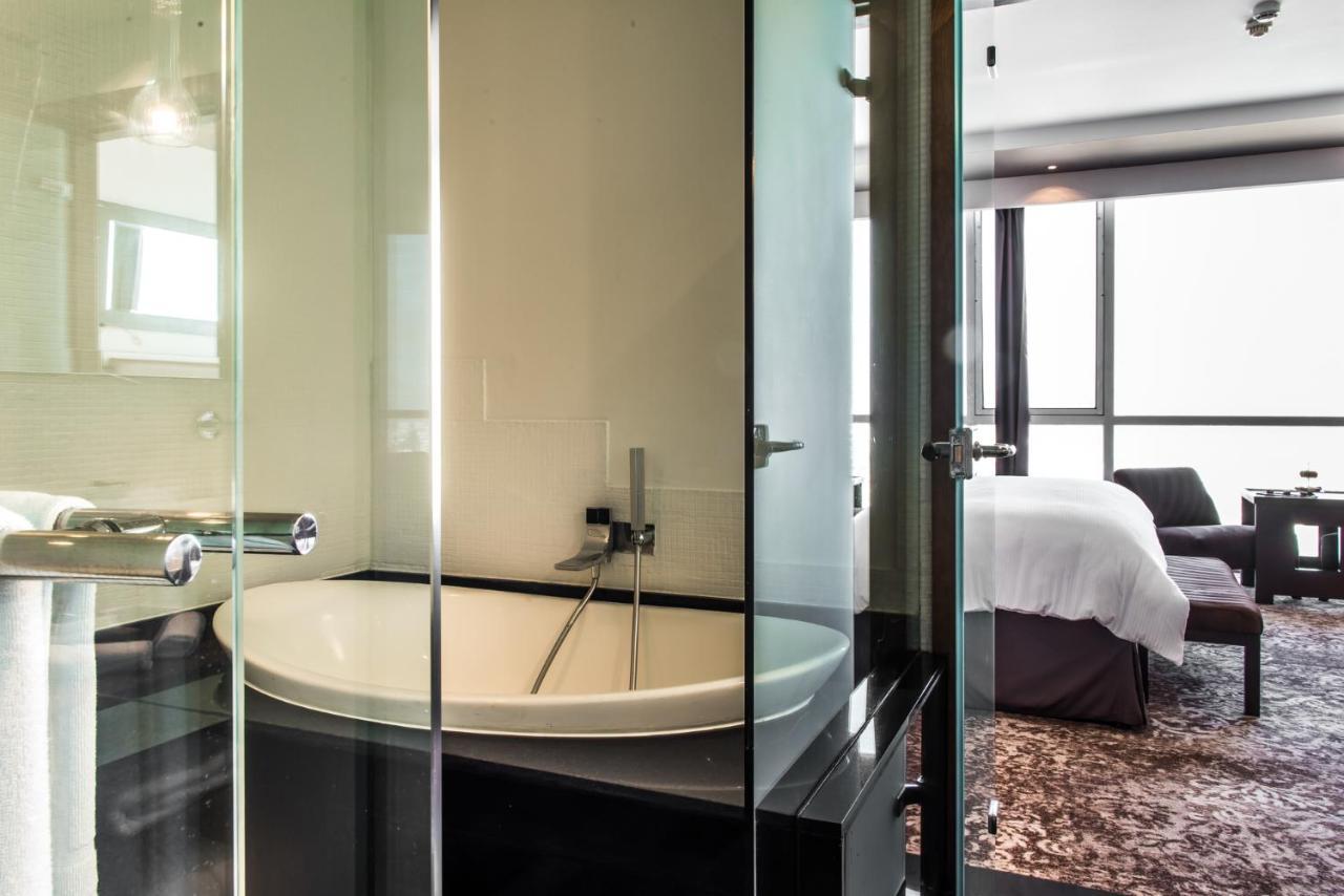 Deluxe Room King Size Bed City View