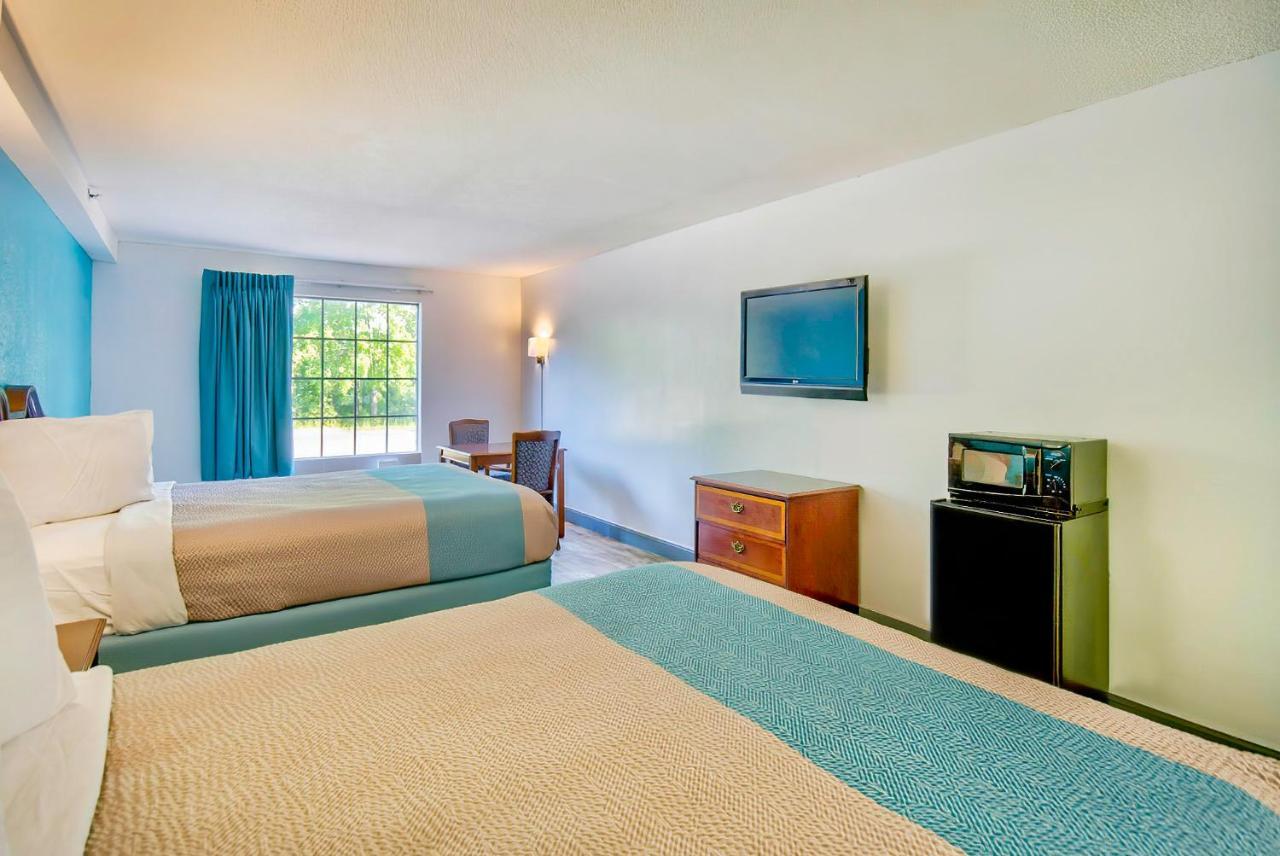 Deluxe Queen Room with Two Queen Beds - Smoking