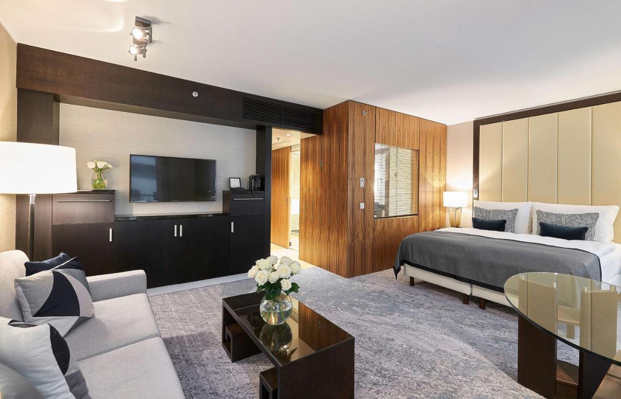 Deluxe King Room,1589117591:JPEG