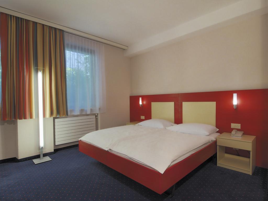 Budget Double Room,685274715:JPEG