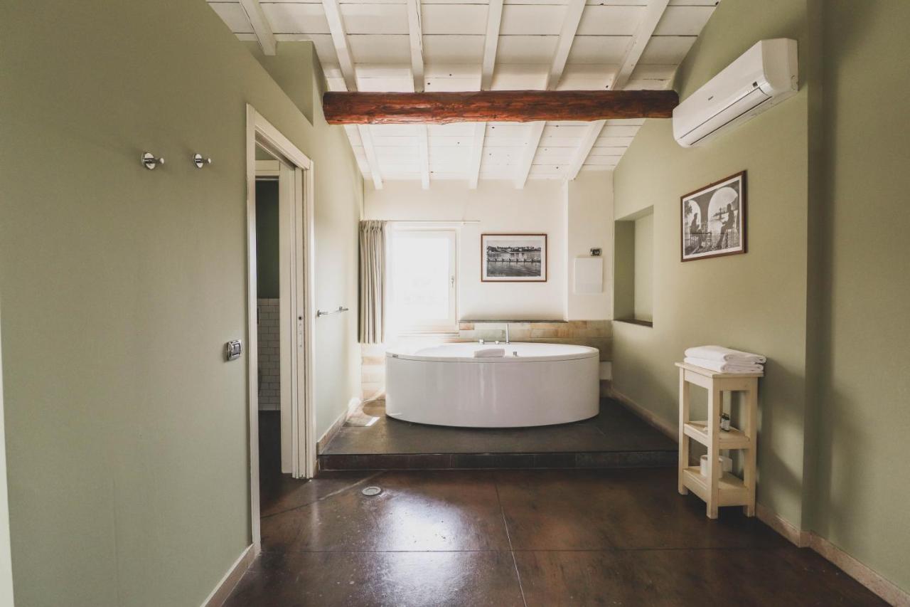 Deluxe King Suite,1739450876:JPEG