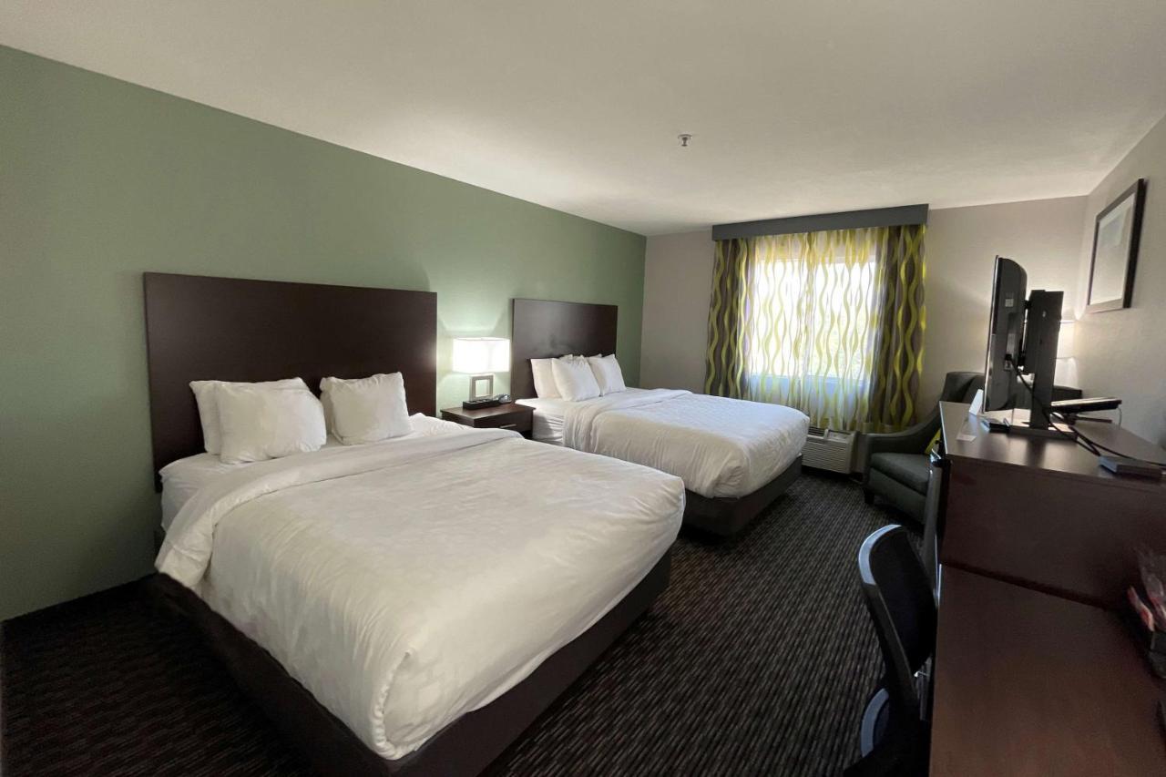 Deluxe Suite Two Queen Beds Non-Smoking