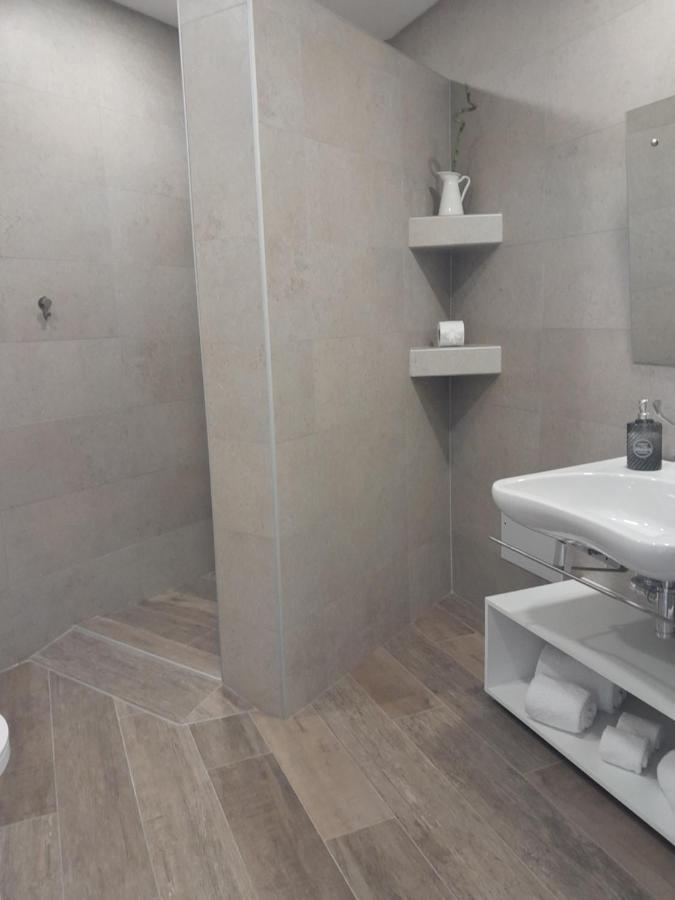 Quarto Triplo com Casa de Banho Privativa