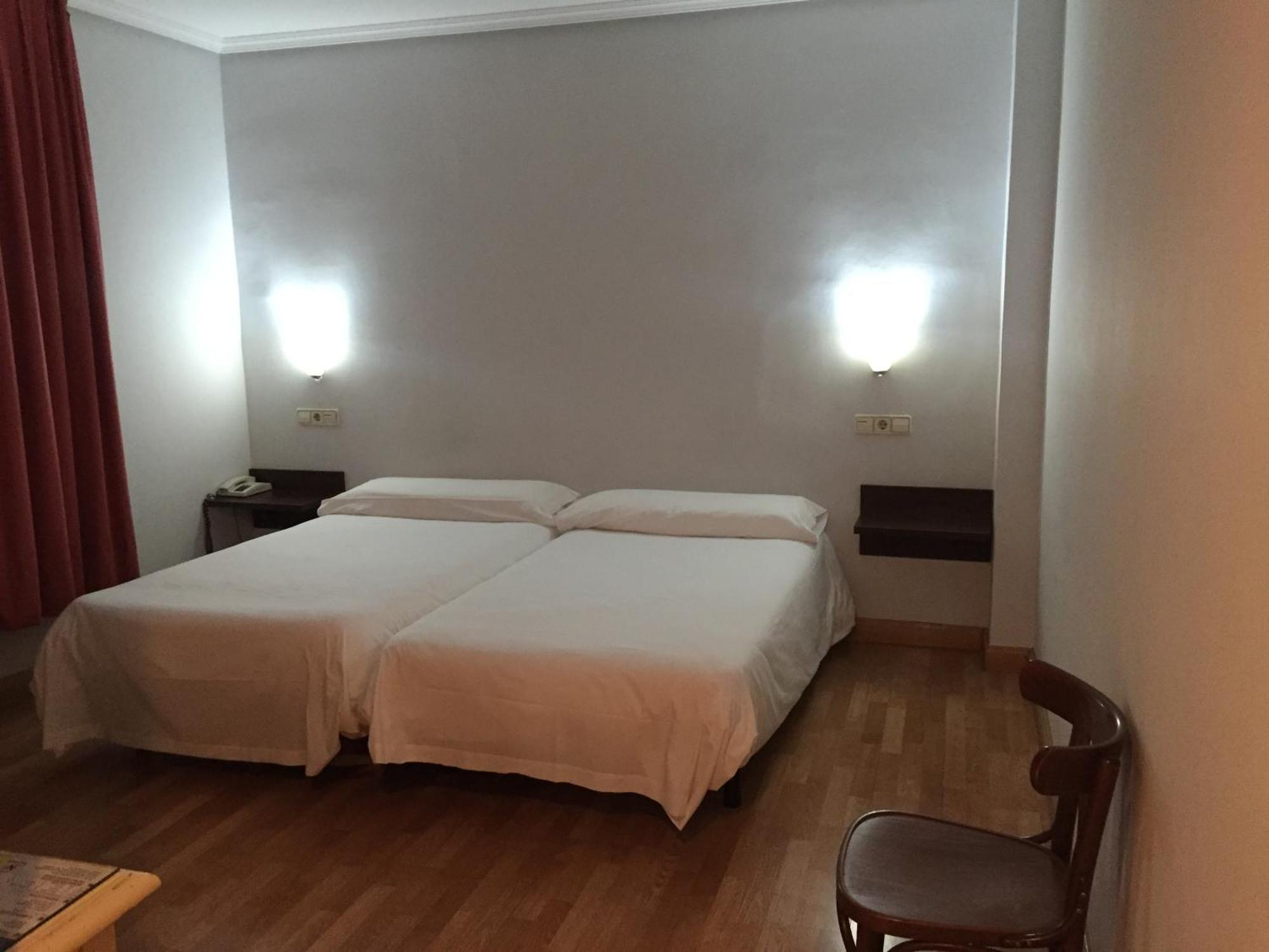 Twin Room,1206681100:JPEG