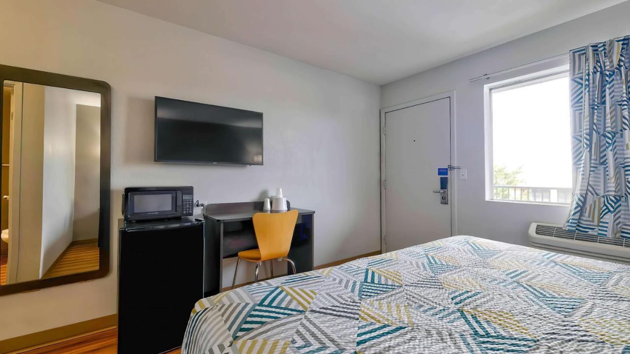 Queen Room - Disability Access - Non-Smoking