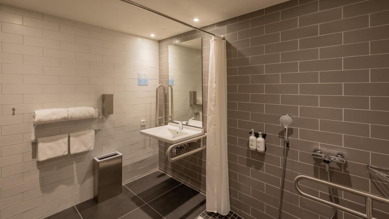 Standard Queen Room Accessible,1285821067:JPEG