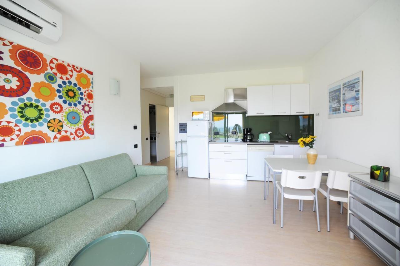 One-Bedroom Apartment Lake View
