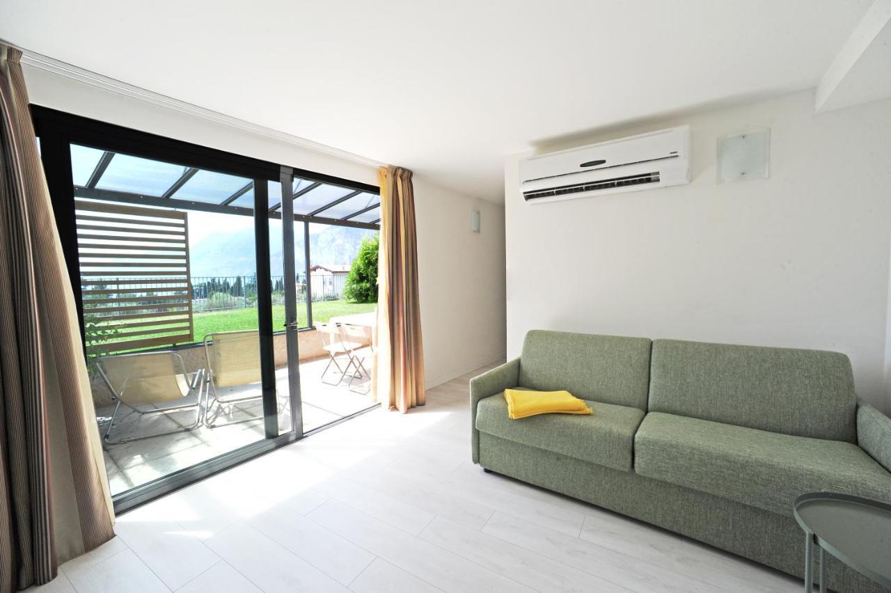 One-Bedroom Apartment Lake View