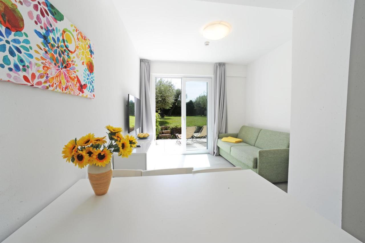 Two-Bedroom Apartment direct access to the garden